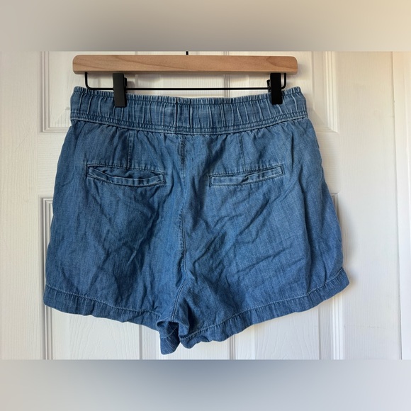 GAP Drawstring Shorts - Picture 2 of 3